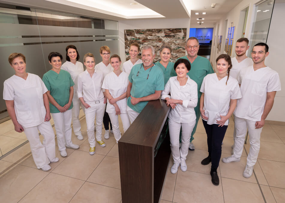 Zahnarzt Team und MKG Chirurgen von CenDenta in Berlin
