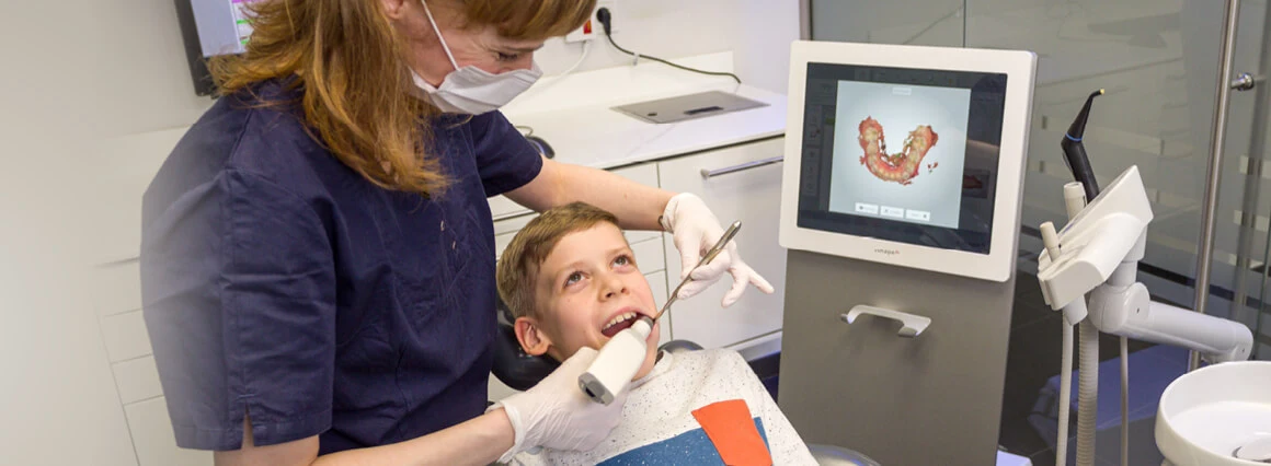 Digitaler Abdruck zur Zahnspangen Therapie eines Jungen